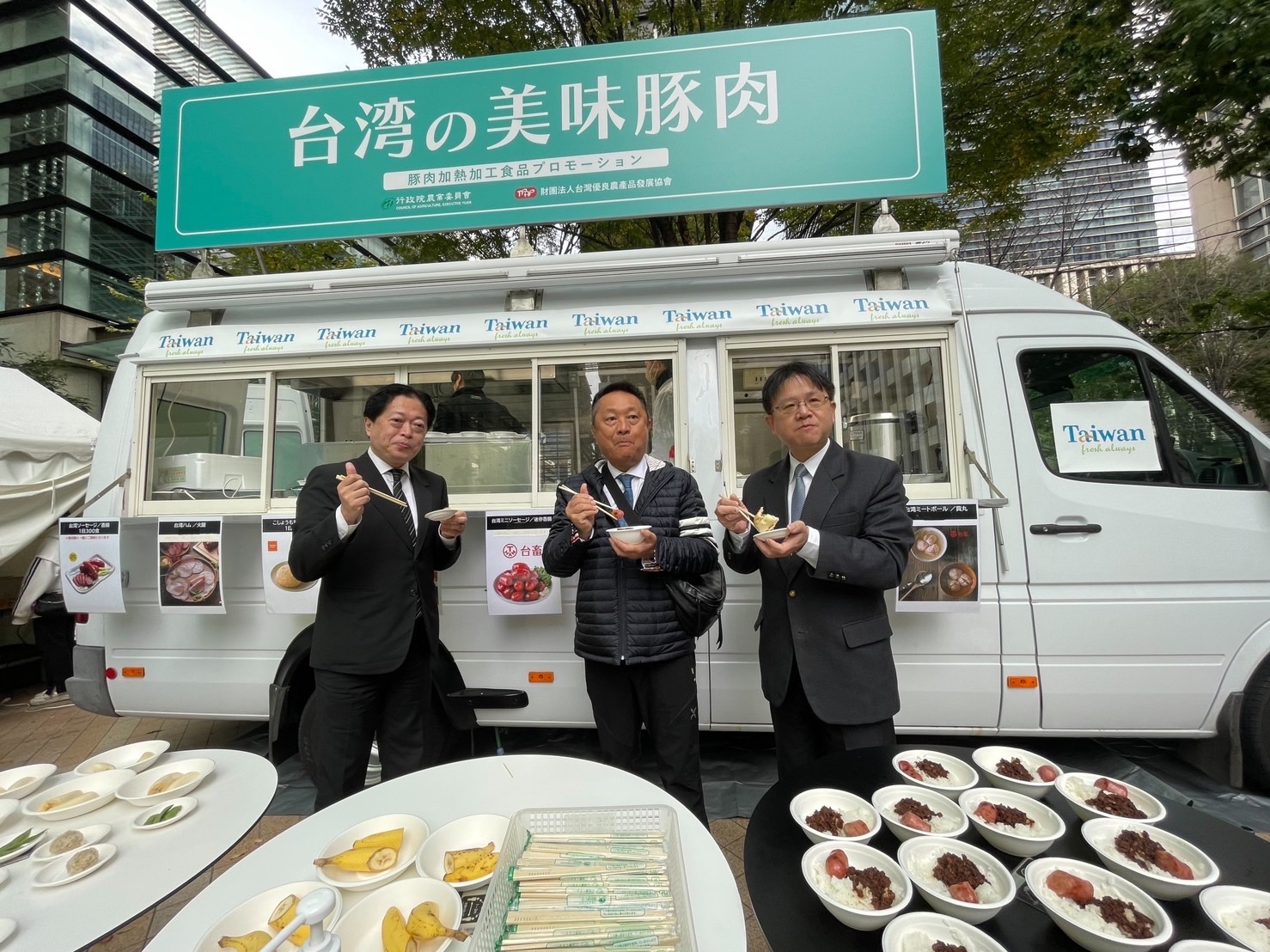 農委會林家榮處長及張經緯處長在東京主持臺灣豬肉餐車活動記者會-3