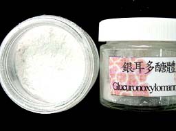 圖3　利用新技術萃取出之銀耳多醣體物黏稠液-乾燥粉末(右)