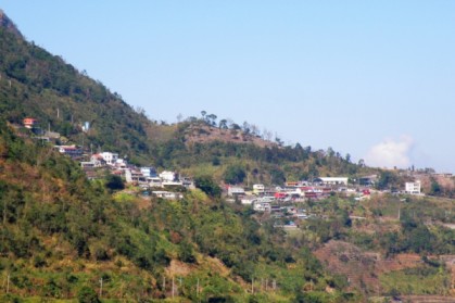 阿禮村的上下二個部落，上部落(左邊)，下部落(右邊)