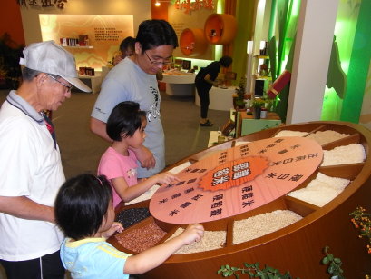 精心設計的展示區寓教於樂讓小朋友從玩米認識稻米