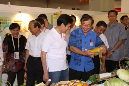 馬總統蒞臨台灣農業館，陳主任委員保基介紹創新食材 
